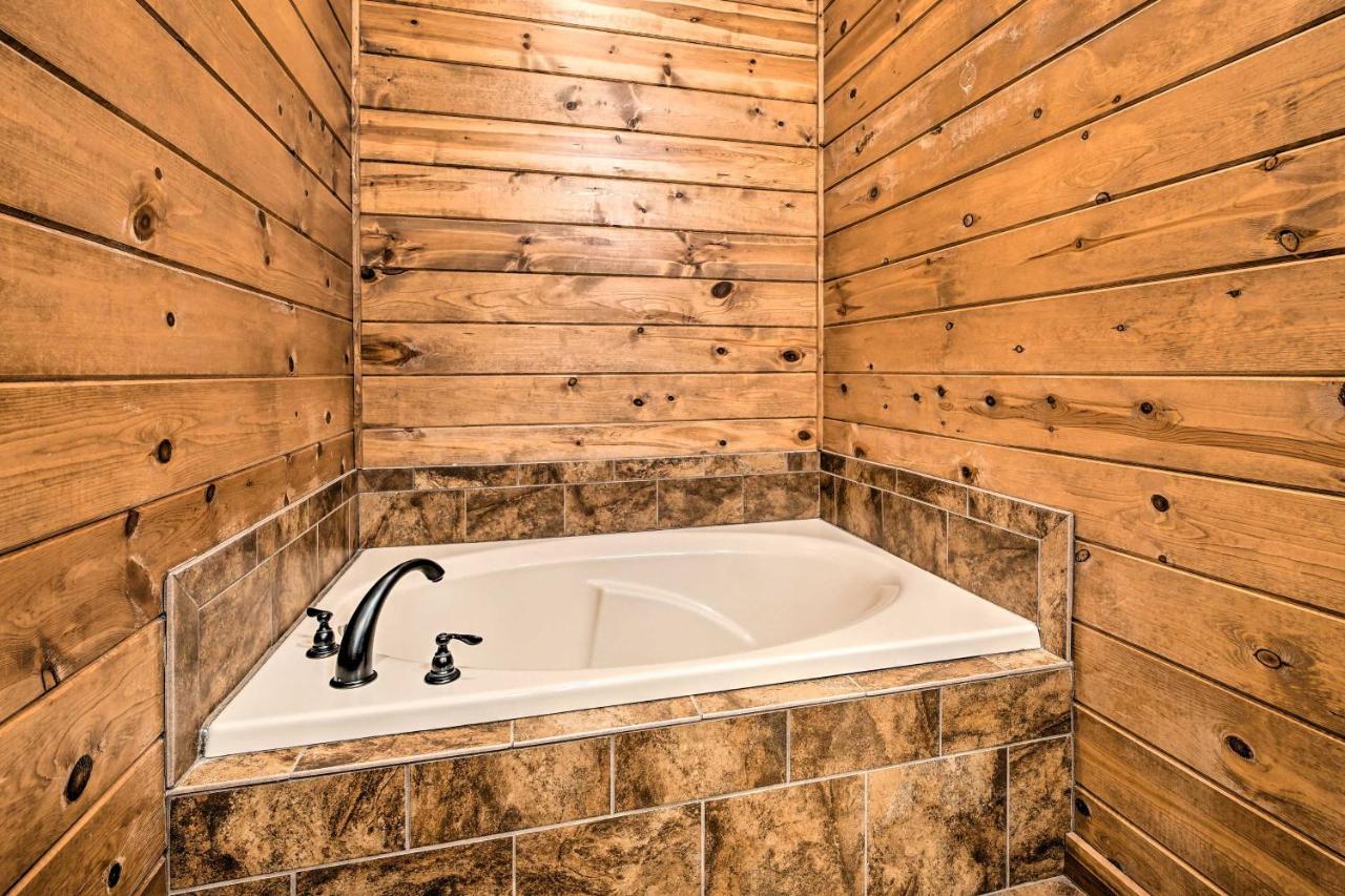 Broken Bow Cabin With Deck, Hot Tub And Fire Pit! エクステリア 写真